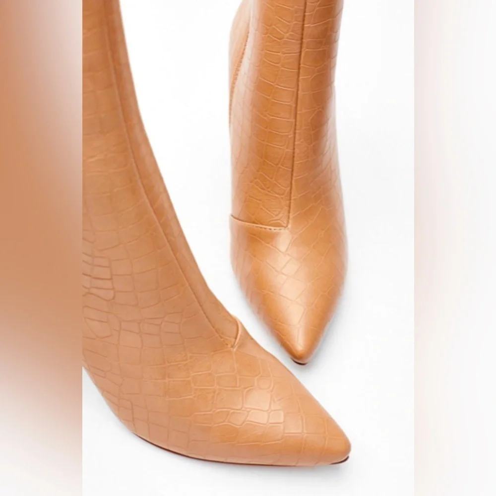 Don't Croc Me Now Faux Leather Cut-Out Boots Size 6 NWOT - Picture 4 of 4